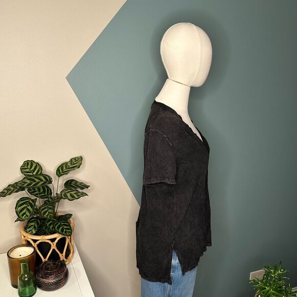 Treasure & Bond Black V-Neck Tee Distressed Vintage Soft Casual NWT Flawed Small - Picture 3 of 10